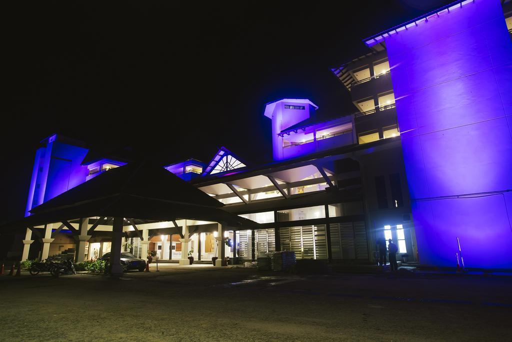Sand & Sandals Desaru Beach Resort & Spa Εξωτερικό φωτογραφία The National Museum of Singapore at night