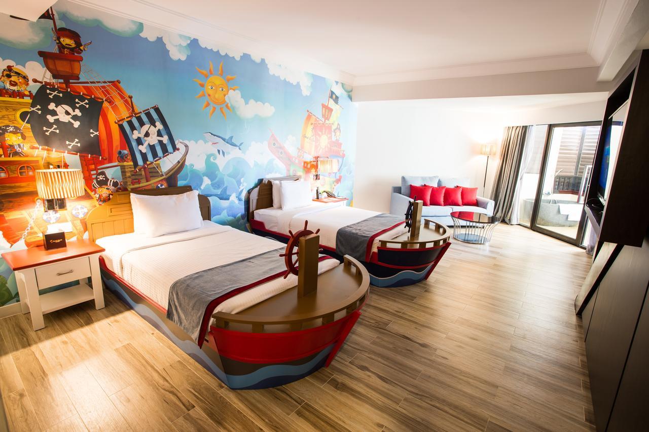 Sand & Sandals Desaru Beach Resort & Spa Εξωτερικό φωτογραφία Family room